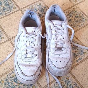 Nike AF1 Air Force 1 white size 5.5 Y